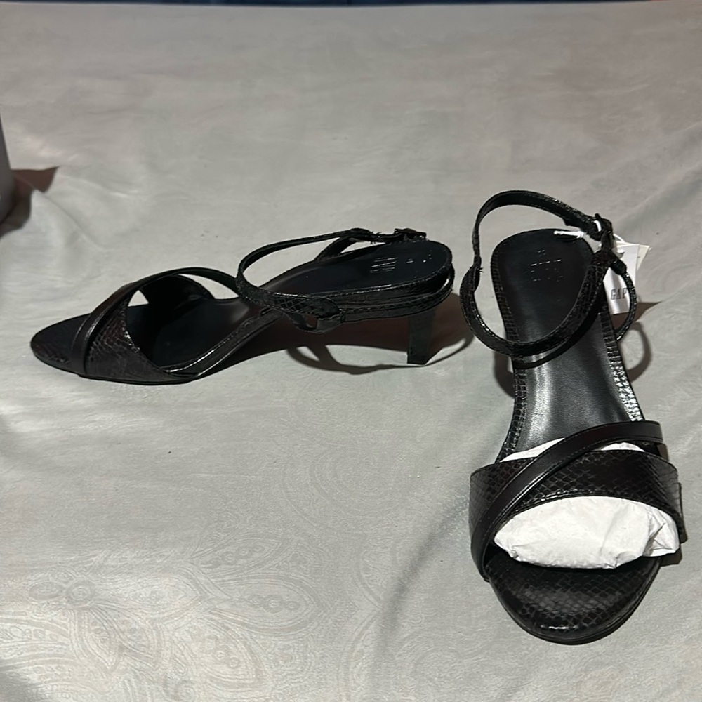 NWT Strappy Heel in Blackk Snake Print